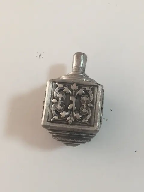 סביבון מתכת אסתר שחף