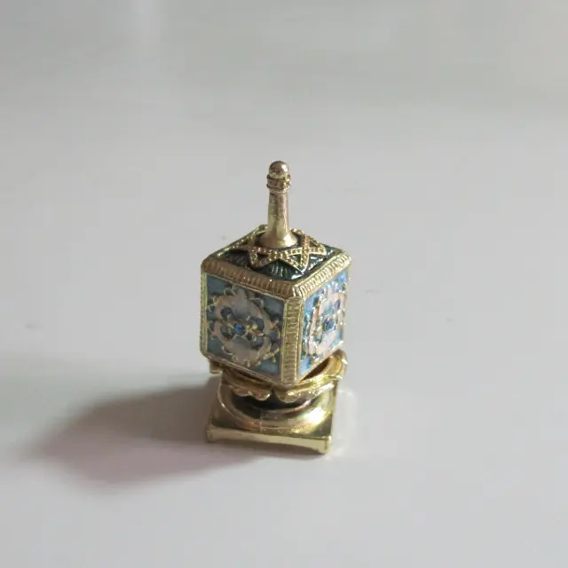 Ami Noy Decorative Box Spinning Top