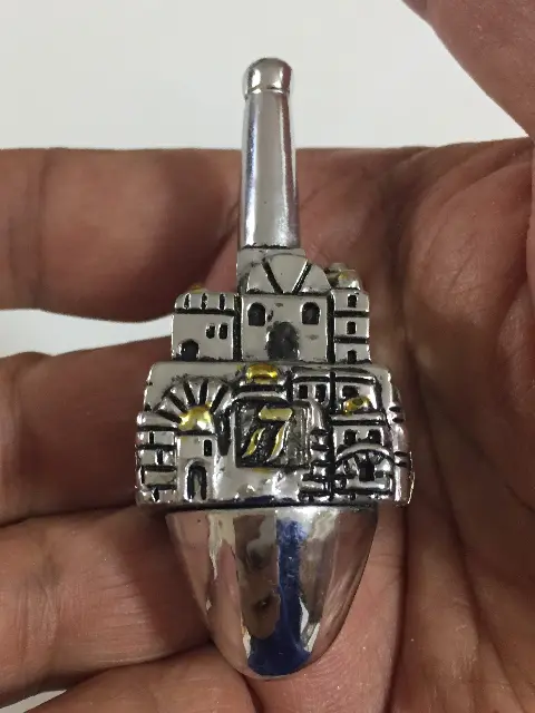 סביבון עץ של עמי מוצרי נוי