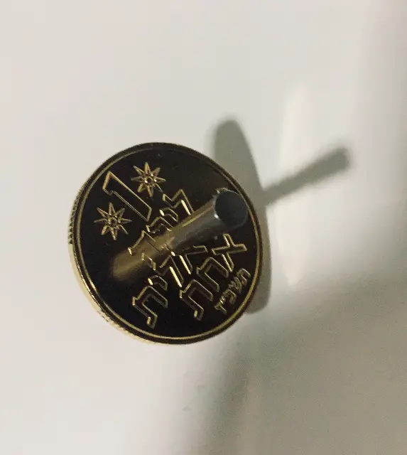 A Lira Spinning Top by Ron Granot and Shahar Ovadia