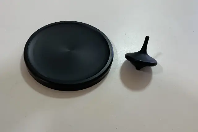 The spinning top that broke the Guinness record, inventor Nimrod Beck