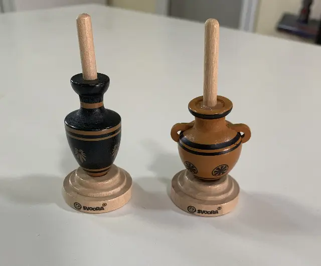 סביבוני כדי חרס  יווני של חברת סבורה מעץ