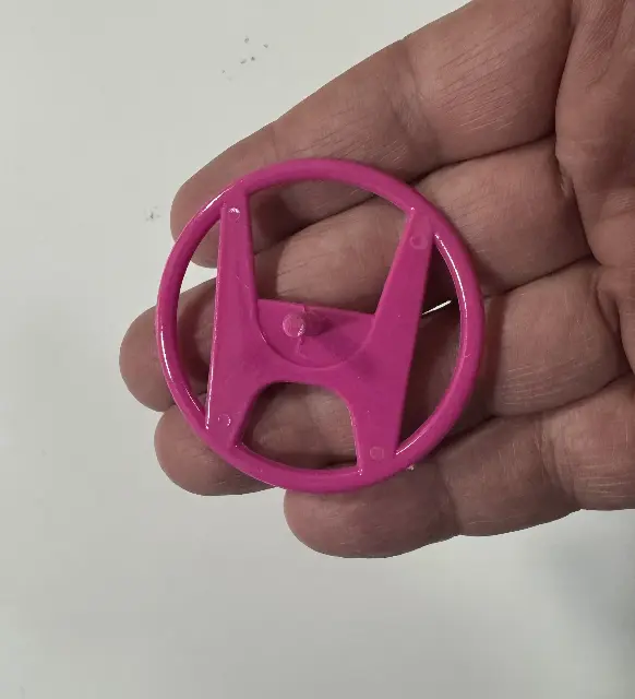 סביבון פלסטיק ממדפסת 3D סמל מכונית הונדה