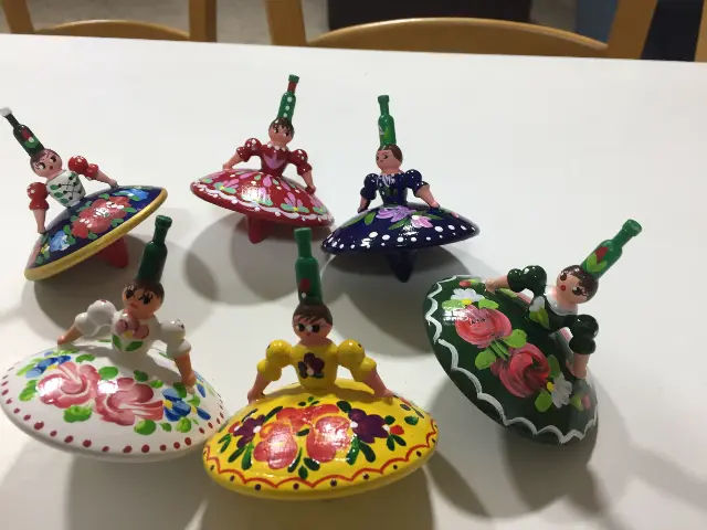 The dancers' spinning tops from Hungary