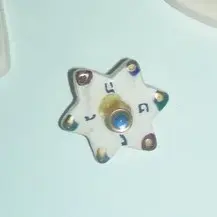 סביבון חנוכה קרמי של ערן גרבלר מבית הסביבון