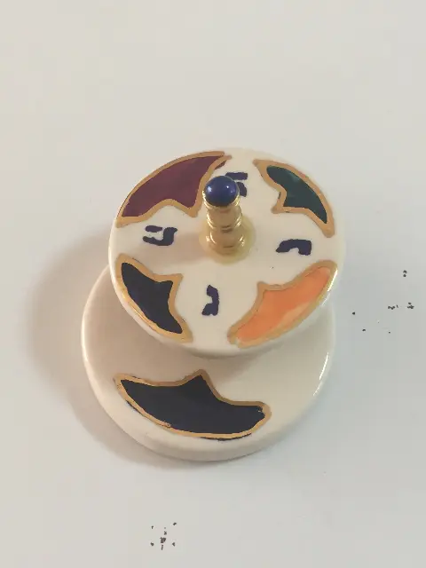 סביבון חנוכה קרמי של ערן גרבלר מבית הסביבון