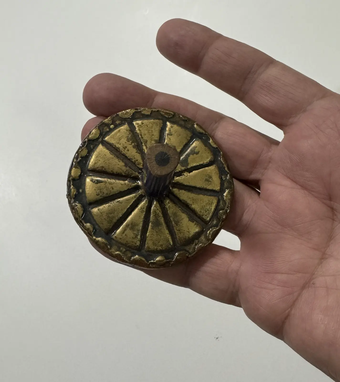 סביבון מנדלה מעץ של טלי גאון